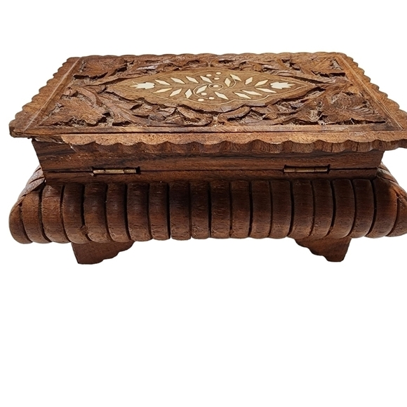 Vintage hand carved wood jewelry trinket box with inlay design India - Picture 8 of 12